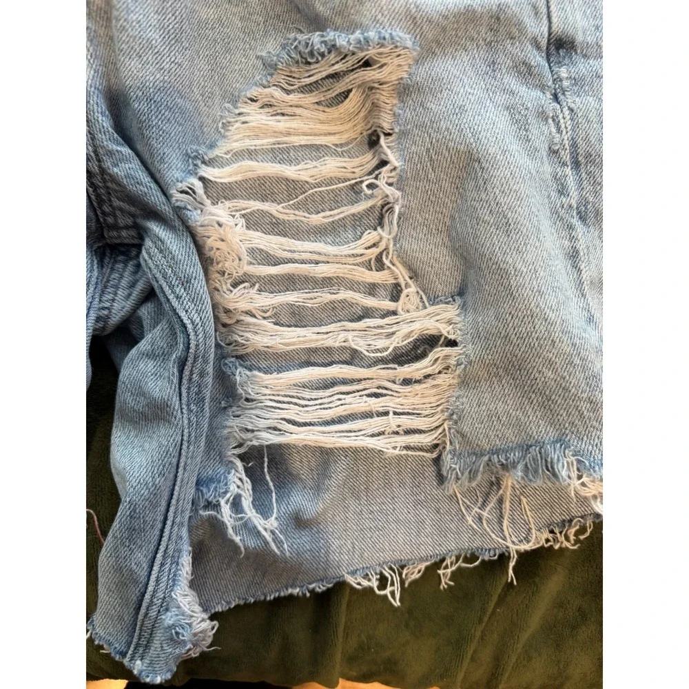 American Eagle Distressed Denim Shorts Light Wash High Rise Raw Hem Size 8